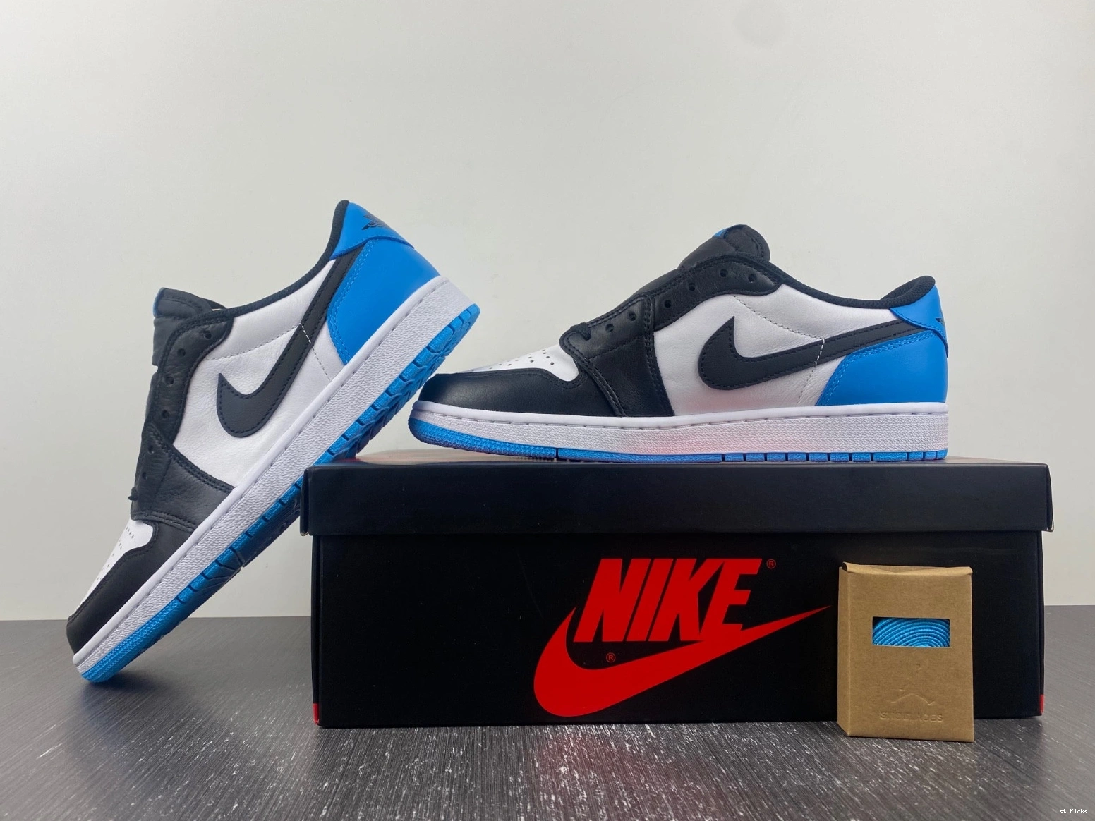 - UNC CZ0790-104 Low Retro 1 OG Jordan 0403